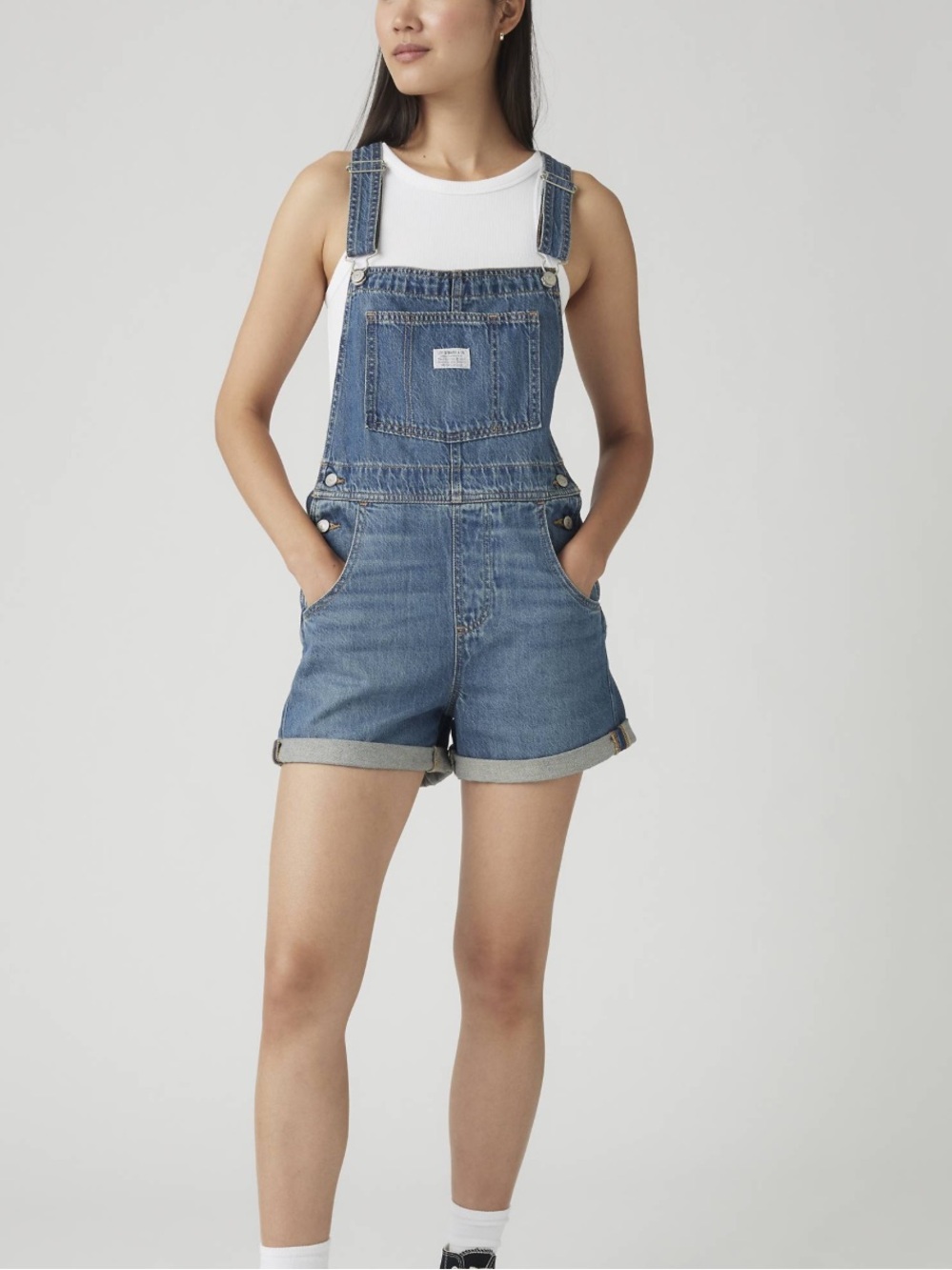 LEVI’S WOMENS DARK WASH SHORT OVERALLS MEDIUM